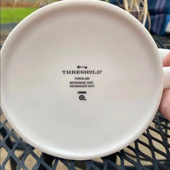 Threshold oversized mug - Picture 3 of 4